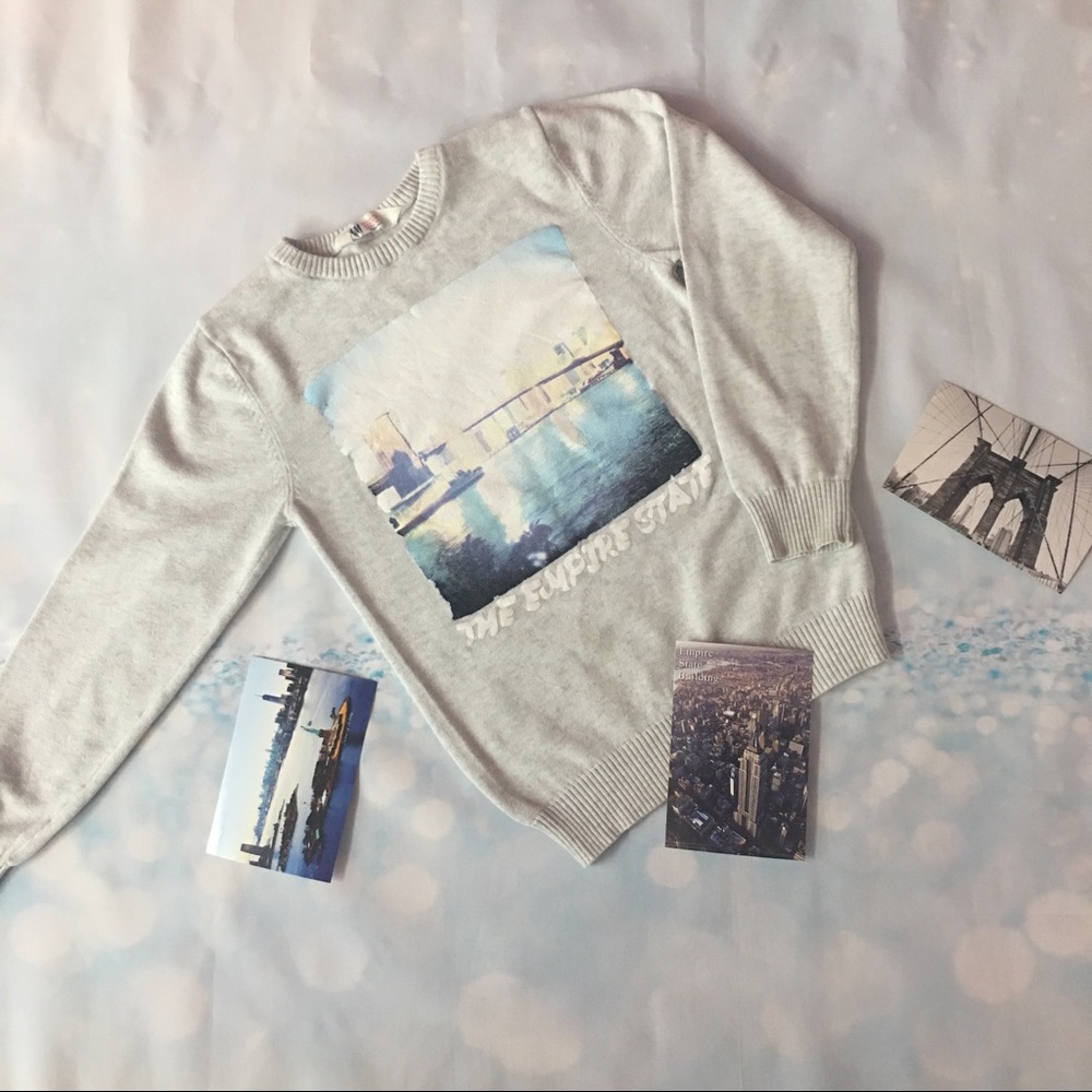 H&M “ Empire State “ light sweater - Picture 2 of 5
